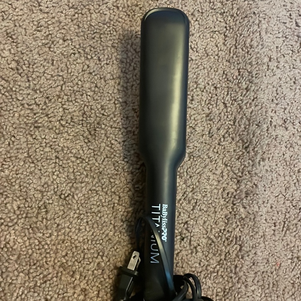 BaBylissPro titanium flat iron